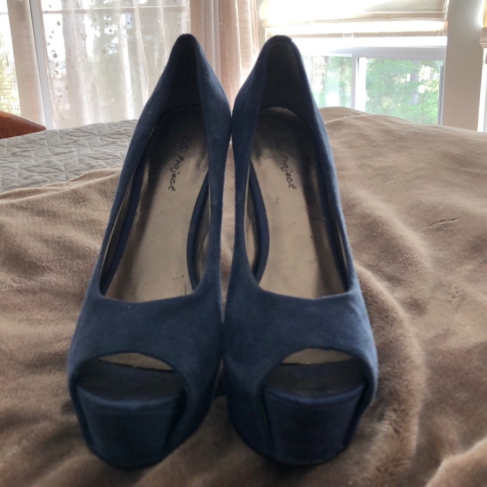 Bakers ziti project blue suede pumps